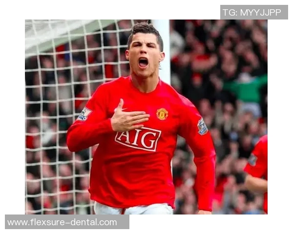 欧冠巅峰之战！C罗梅西再次交锋，全球球迷热切期待谁将笑到最后？